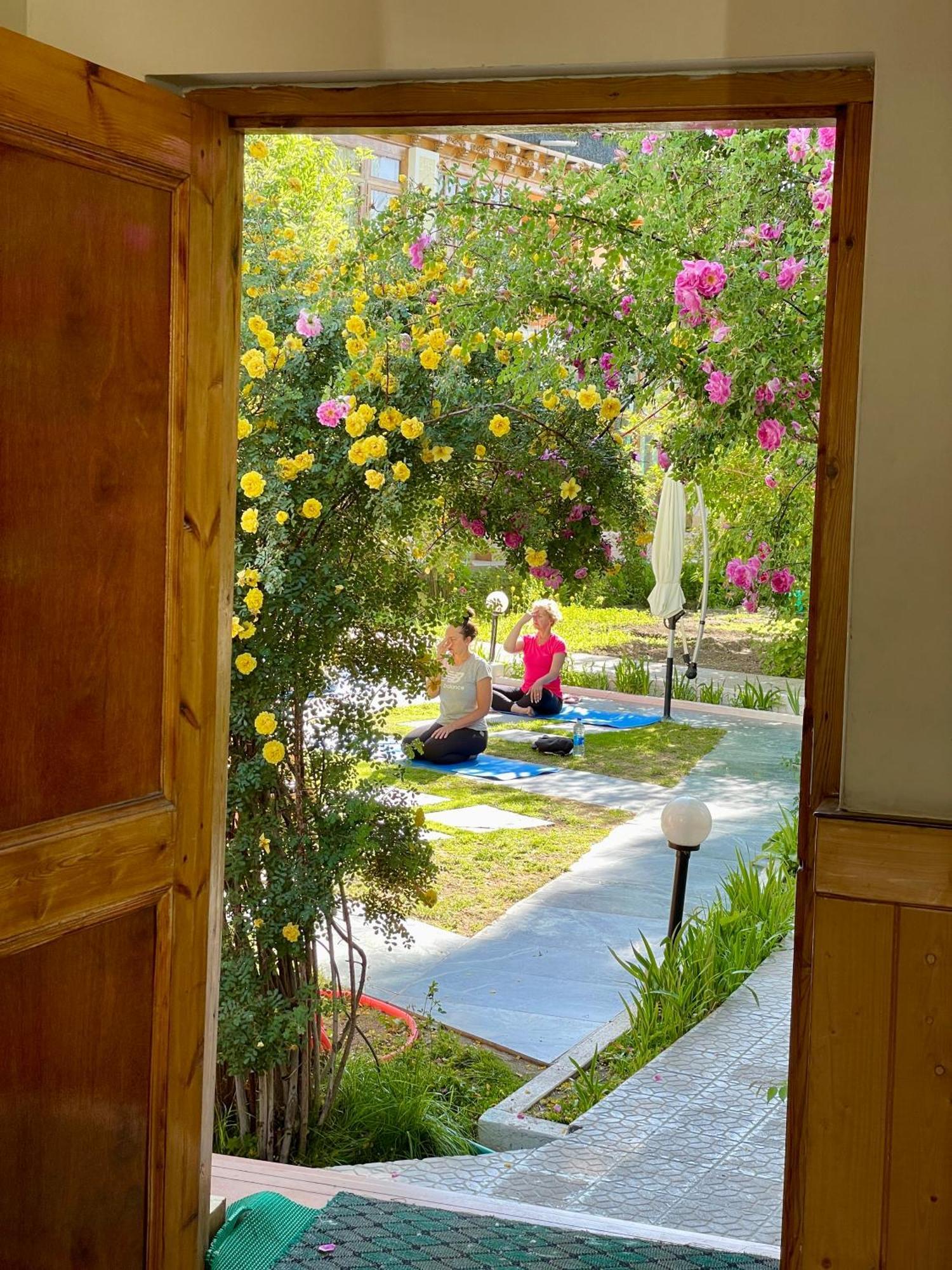 Hotel Ladakh Greens - An Organic Retreat เลห์ ภายนอก รูปภาพ